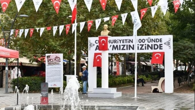 Çiğli’de ’Devrim için 1935’ Anıtı Yeniden Yerinde