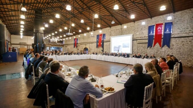 İzmir'de Deniz Taşkınından Zarar Gören Esnaflara Ödeme Müjdesi