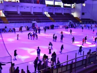 İzmir'de Kadınlar Buz Pateniyle Kaymaya Başlıyor - Merhaba İzmir