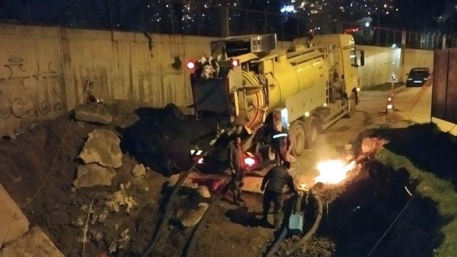 Büyük Kanal’daki Temizlik Çalışmaları Sürüyor