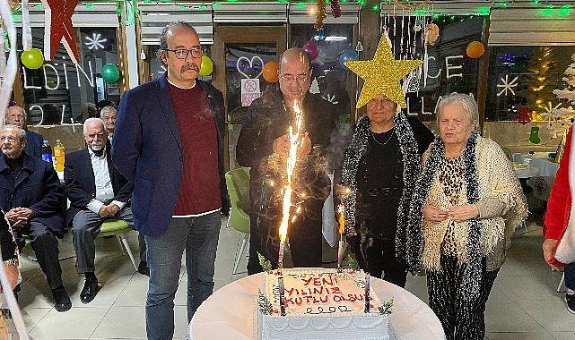 gemlik-belediyesi-yasli-konuk-evinde-yilbasi-sevinci-SAqya69k.jpg