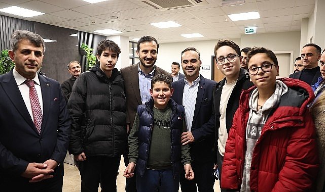 sanayi-ve-teknoloji-bakani-mehmet-fatih-kacir-2024e-bagcilarda-girdi-rx8ZOL51.jpg