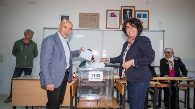 Tunç Soyer Ailesiyle Birlikte Oy Kullandı