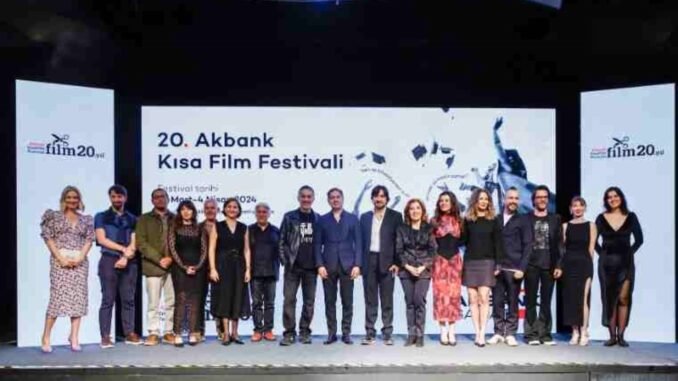 akbank-kisa-film-festivali-odulleri-sahiplerini-buldu-gnr4yUVI.jpg