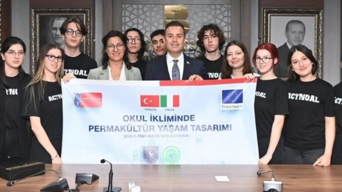 balikesir-buyuksehir-belediye-baskani-gencleri-agirladi-P7YNq132.jpg