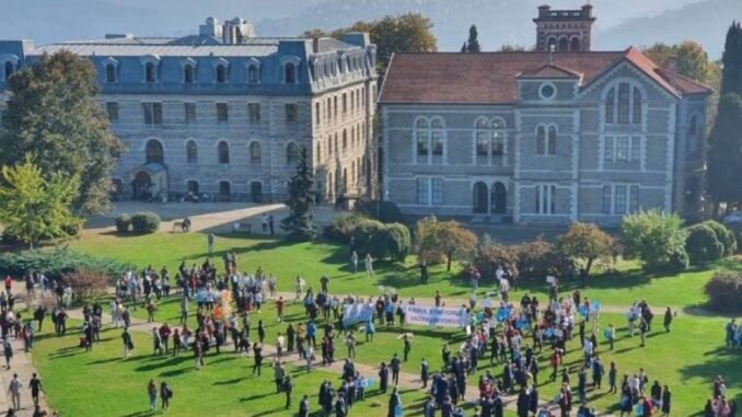 bogazici-universitesi-fen-edebiyat-fakultesi-kararina-tepkiler-YwFtPpD1.jpg