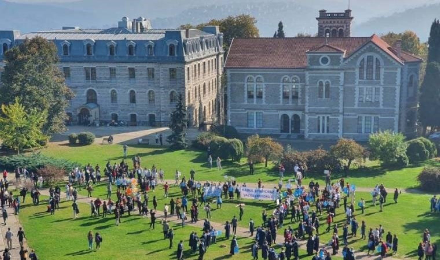 bogazici-universitesi-fen-edebiyat-fakultesi-kararina-tepkiler-YwFtPpD1.jpg