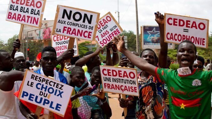burkina-faso-cuntasi-yikici-faaliyetlerde-bulundugu-iddiasiyla-3-fransiz-diplomati-sinir-disi-etti-xmwUThcM.jpg