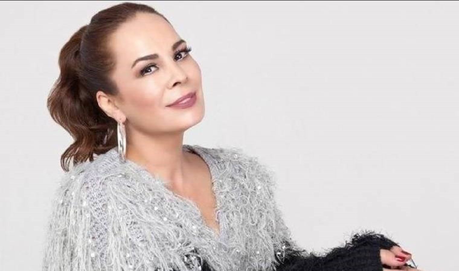 demet-sagiroglu-muzigin-ozunden-gelen-yeni-bir-soluk-V5kICOVC.jpg