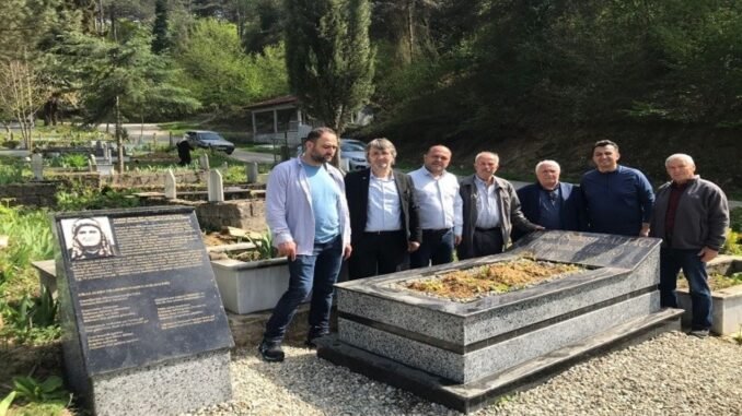 devrekli-sair-ve-yazarlar-halime-baltacinin-mezarini-ziyaret-etti-VLPrFf2M.jpg