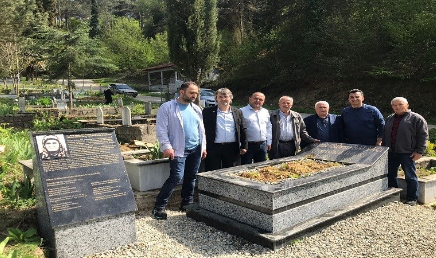 devrekli-sair-ve-yazarlar-halime-baltacinin-mezarini-ziyaret-etti-VLPrFf2M.jpg
