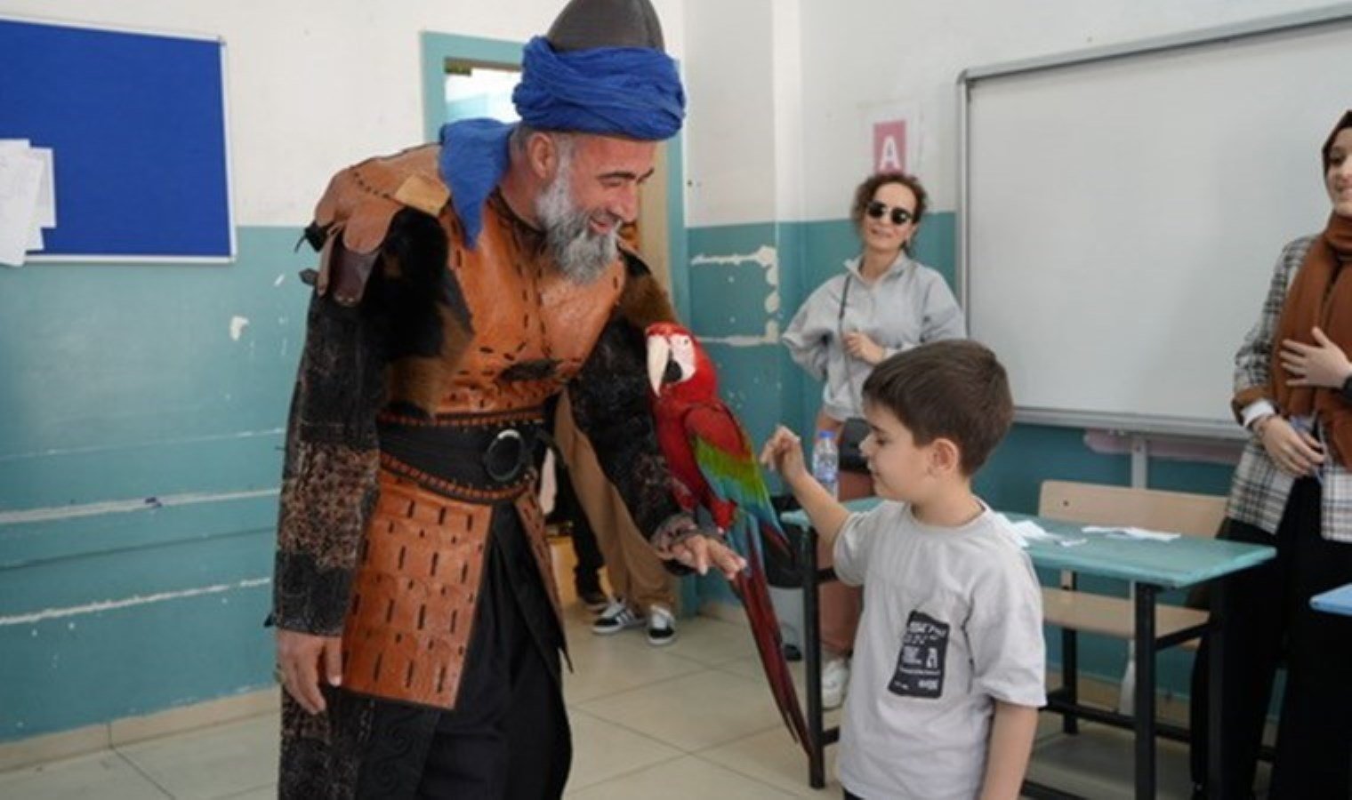 esenyurtta-oy-kullanmaya-gelen-nazim-cihan-ve-papagani-pasa-GK4XxGFe.jpg