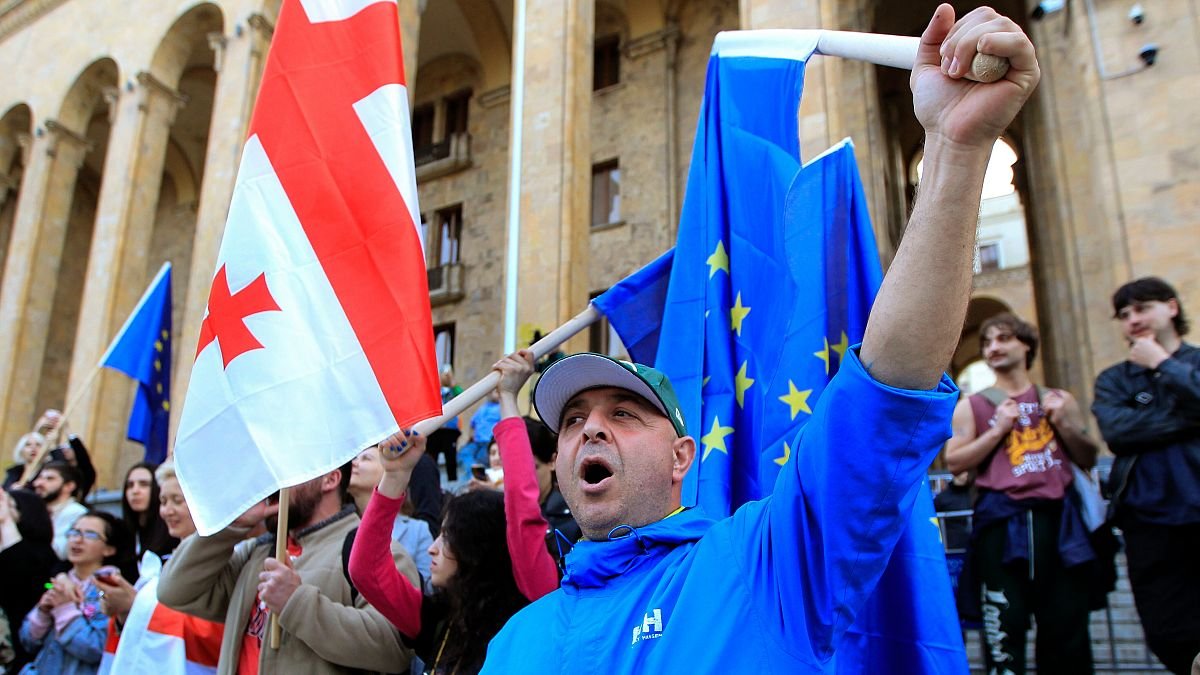 gurculer-hukumetin-rus-yasasini-gecirme-yonundeki-yeni-girisimini-protesto-etti-lYO2klNV.jpg