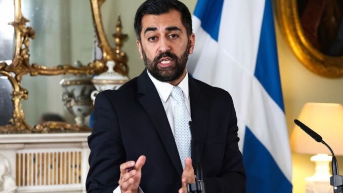 iskocyanin-ilk-bakani-guven-oylamasiyla-karsi-karsiya-kalmaktansa-istifa-etti-XP1O2tVH.jpg