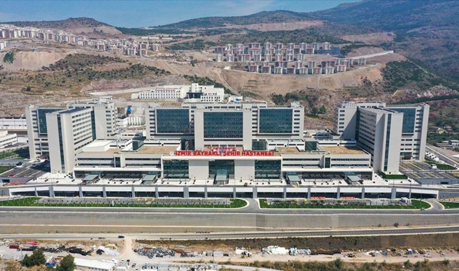 izmir-bayrakli-sehir-hastanesinde-enfeksiyon-hastaliklari-klinigi-tasinmasi-ve-tartismalari-qxCzn2s9.jpg izmir-bayrakli-sehir-hastanesinde-enfeksiyon-hastaliklari-klinigi-tasinmasi-ve-tartismalari-qxCzn2s9.jpg