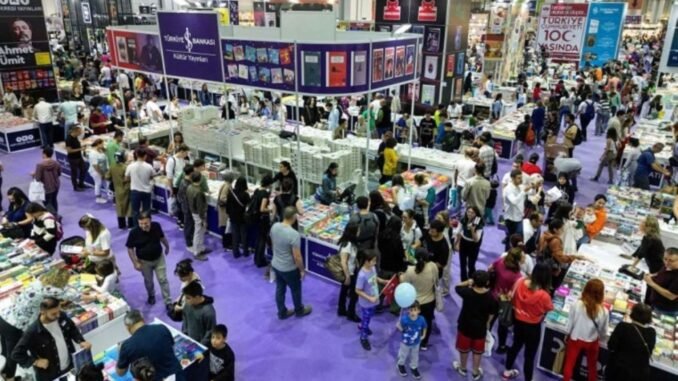 izmir-kitap-fuari-edebiyat-tutkunlari-icin-bulusma-noktasi-tbsROzyk.jpg