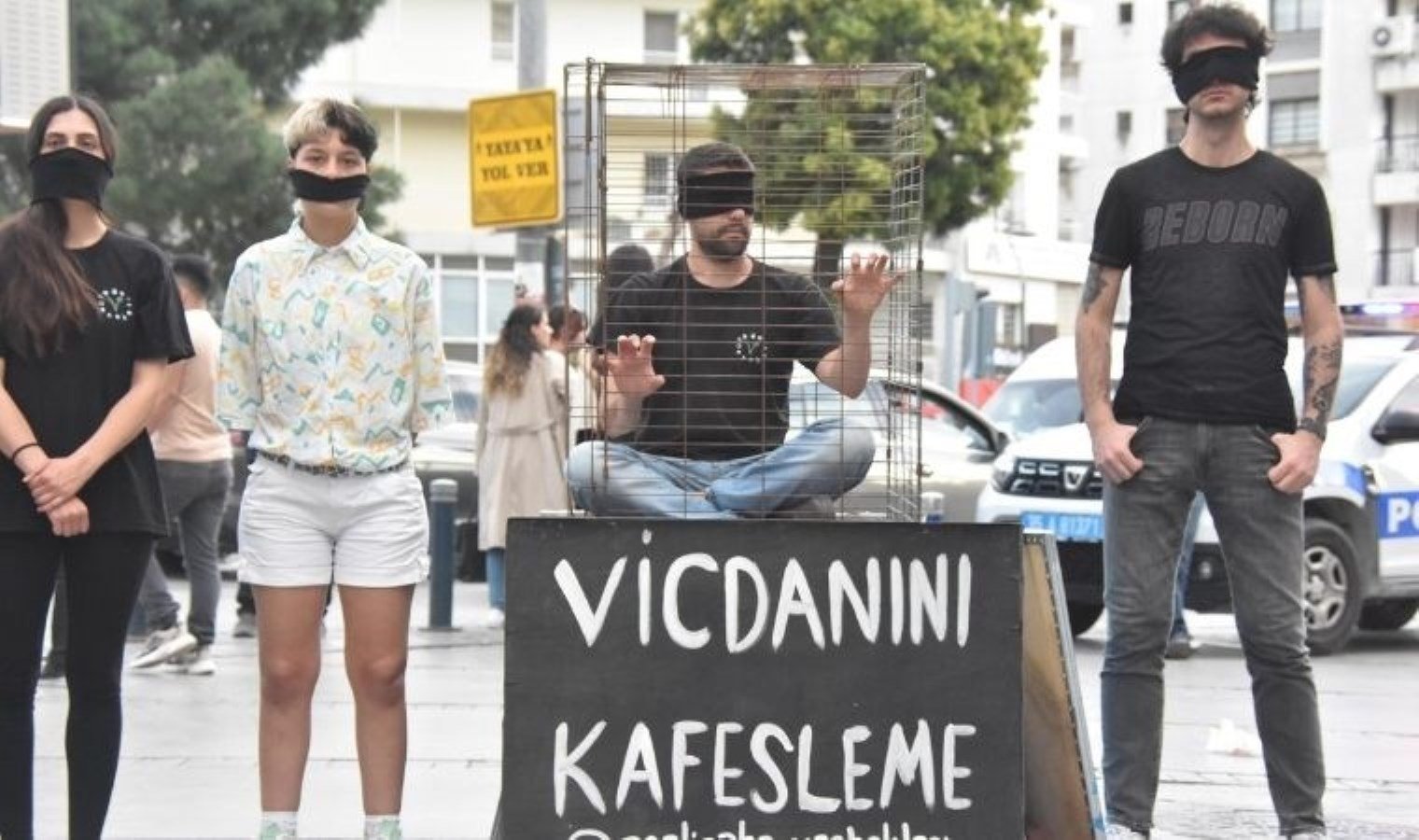 izmirde-hayvanseverler-eylemde-cS6K9AFr.jpg izmirde-hayvanseverler-eylemde-cS6K9AFr.jpg