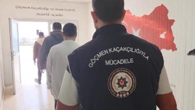 jandarma-ekipleri-kacak-gocmen-operasyonu-gerceklestirdi-LRLBbEAE.jpg