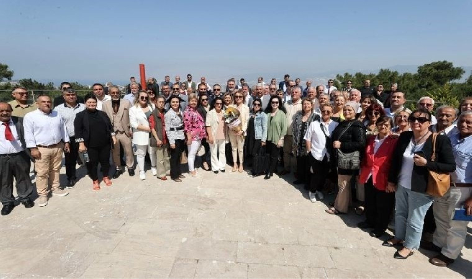 konak-belediye-baskani-nilufer-cinarli-mutlu-muhtarlarla-bulustu-X8KELiz1.jpg
