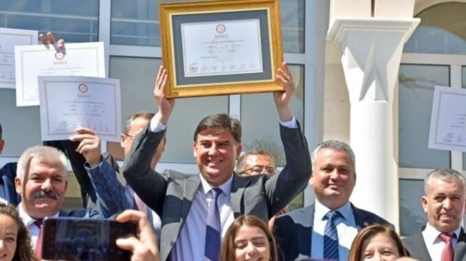 mazbatasini-alan-fethiye-belediye-baskani-karaca-tesekkurlerini-iletti-g3ZnREZJ.jpg