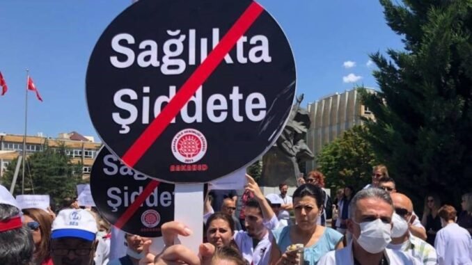 saglik-emekcileri-siddetin-arttigini-belirtiyor-QhSZC1Zr.jpg