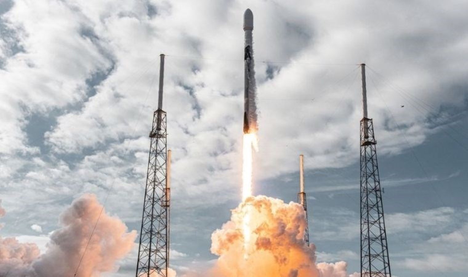 spacex-falcon-9-ile-yeniden-kullanim-rekorunu-kirdi-bZmqLRcS.jpeg
