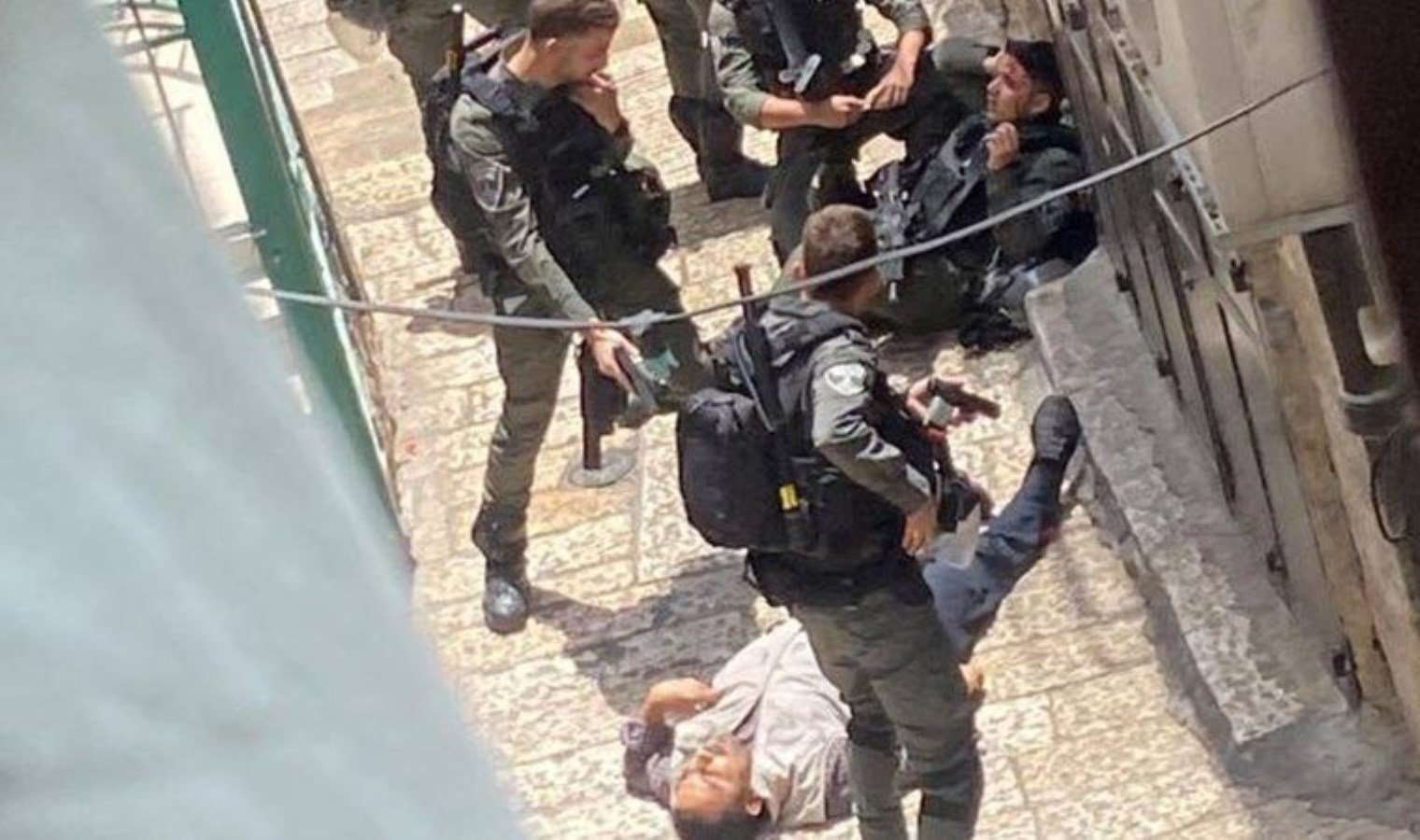 turk-vatandasi-kuduste-israil-polisini-bicakladi-j9Z3wpm5.jpg