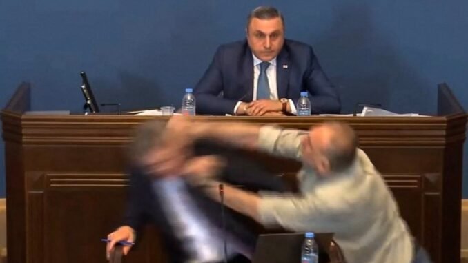 yasa-tasarisi-gorusmelerinde-tansiyon-yukseldi-Rztetm6m.jpg