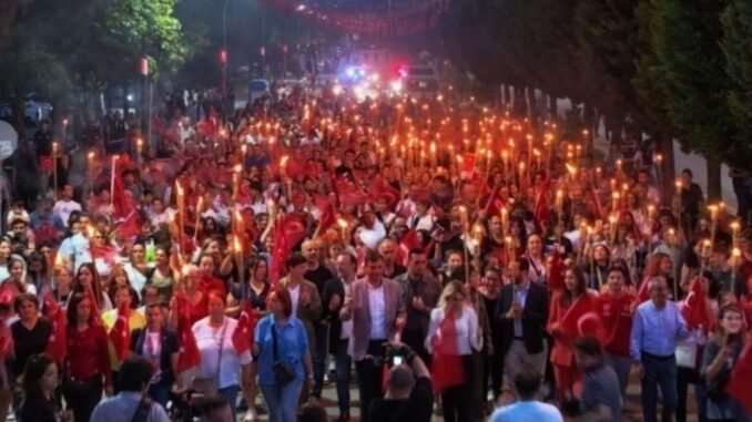 19-mayis-kutlamalari-fener-alayi-ve-son-feci-bisiklet-konseri-Op7lF9DP.jpg