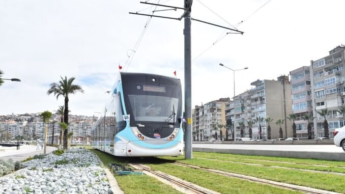 İzmir'de Annelere Destek Anne Kartı ile Ulaşım Kolaylaşıyor!