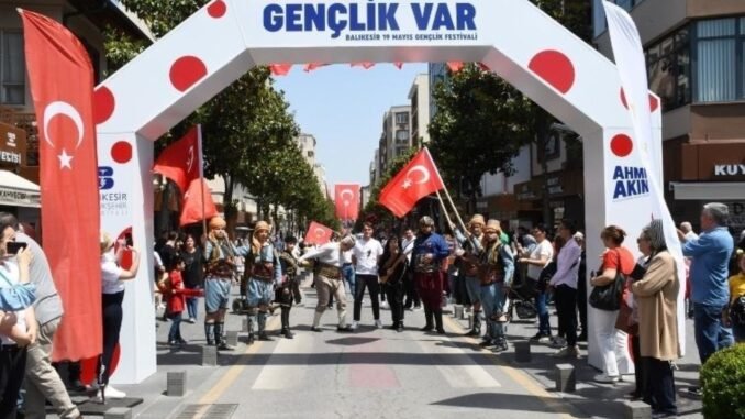 balikesirdeki-genclik-festivali-coskuyla-kutlandi-W6xnepft.jpg