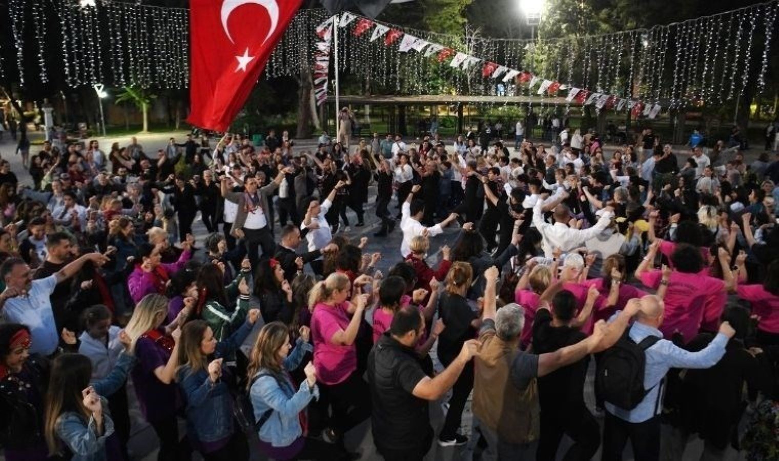 dunya-dans-gunu-kutlamalari-5wXvFqGP.jpg
