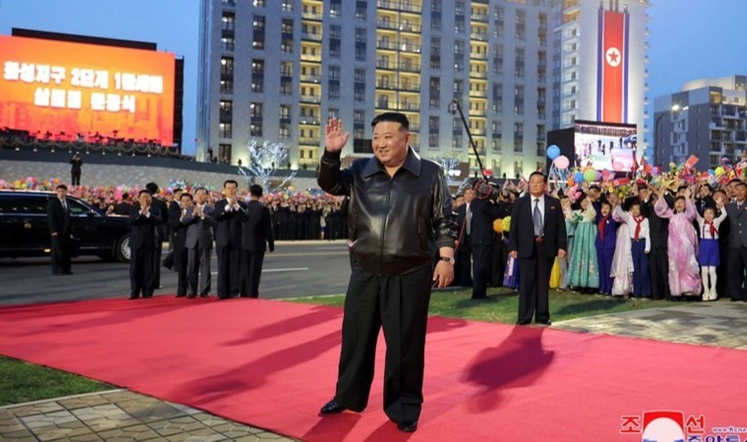 guney-kore-yetkilileri-kim-jong-unu-yucelten-propaganda-muzigine-erisimi-yasakladi-vrtVzDE1.jpg