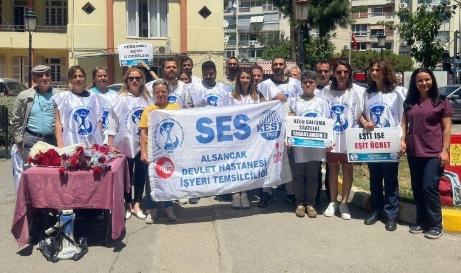 hemsirelerin-is-yuku-ve-ucret-adaletsizligine-tepkisi-uKV3BdCq.jpg