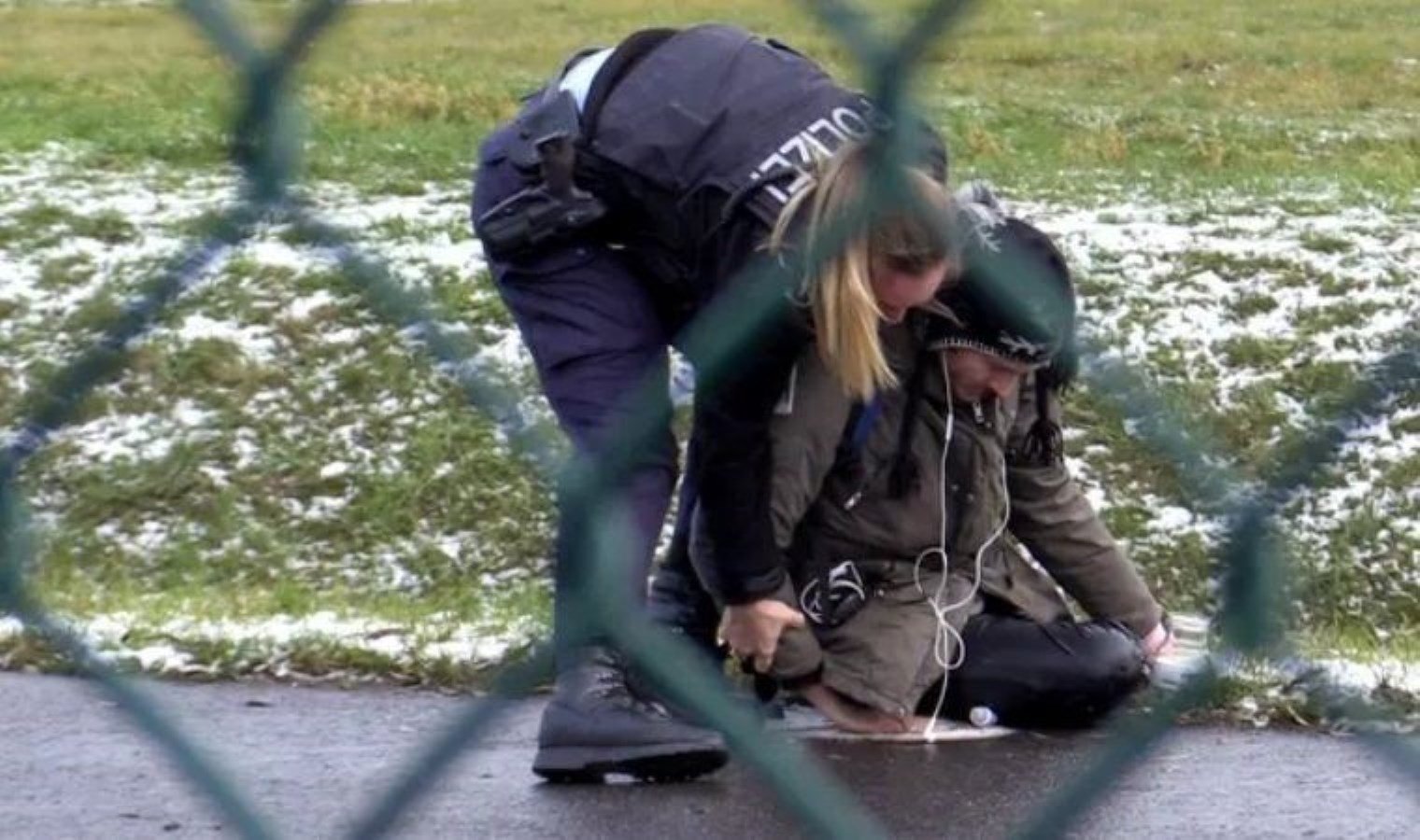 iklim-aktivistlerinin-eylemi-munih-havalimaninda-trafigi-felc-etti-N5tkeXiA.jpg