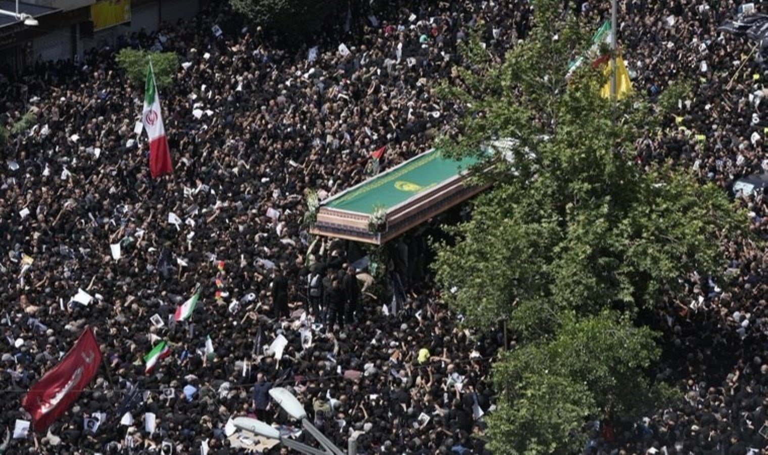iran-cumhurbaskani-ibrahim-reisi-icin-cenaze-torenleri-devam-ediyor-7OFI1smx.jpg