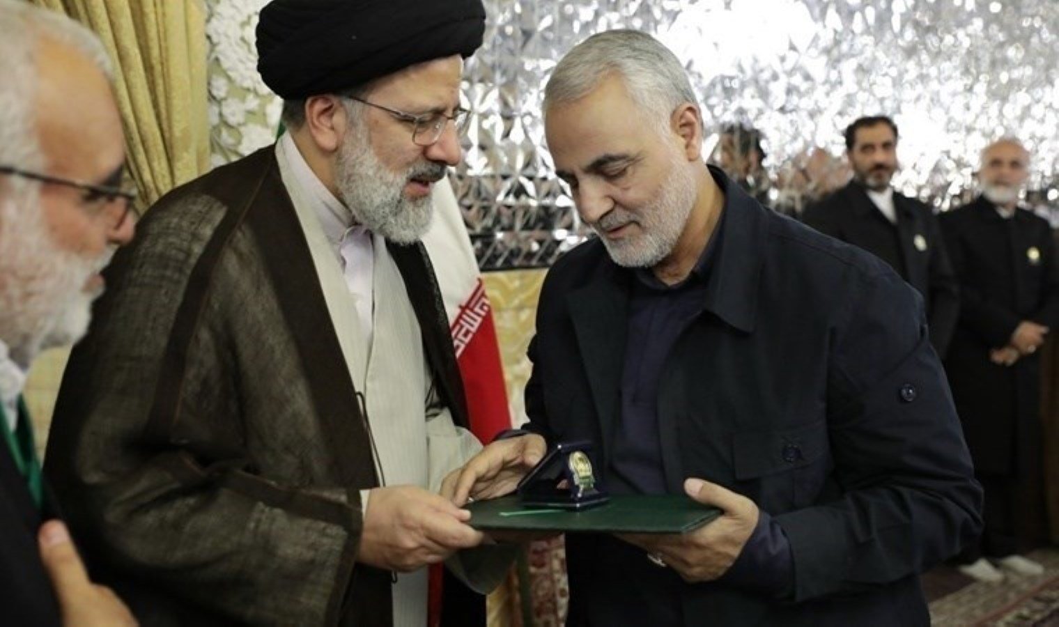 iran-cumhurbaskani-reisi-ve-diger-yetkililer-icin-cenaze-torenleri-suruyor-EeynN9fq.jpg