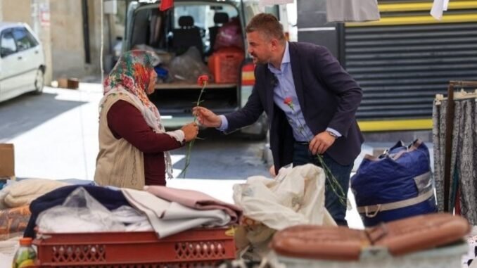 izmir-buca-belediye-baskani-gorkem-duman-gediz-pazar-yeri-ziyareti-HPMsygeq.jpg