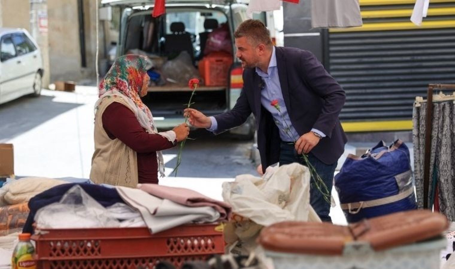 izmir-buca-belediye-baskani-gorkem-duman-gediz-pazar-yeri-ziyareti-HPMsygeq.jpg