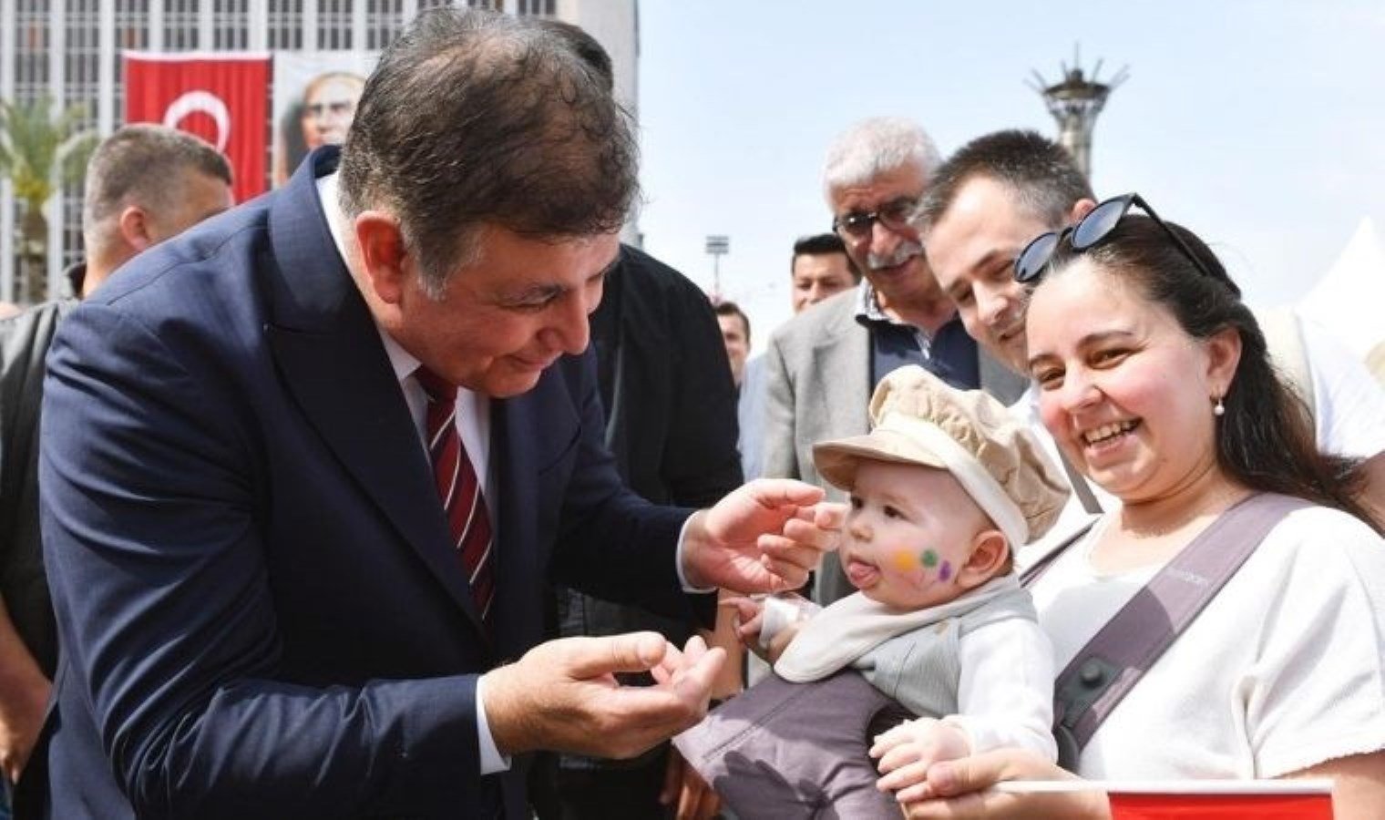izmir-buyuksehir-belediyesi-anneleri-desteklemeye-devam-ediyor-VfiBLLpk.jpg
