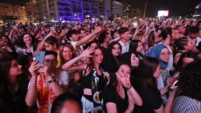 izmir-genc-bilet-kampanyasi-ve-etkinlik-takvimi-ncXWYmUh.jpg