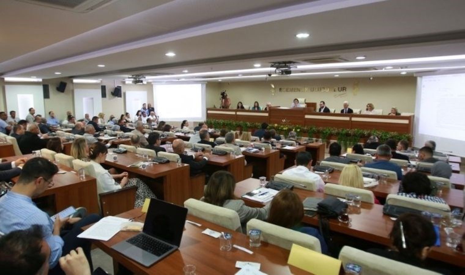 izmir-karabaglar-belediyesi-mayis-ayi-meclis-toplantisi-PR4jVFTg.jpg