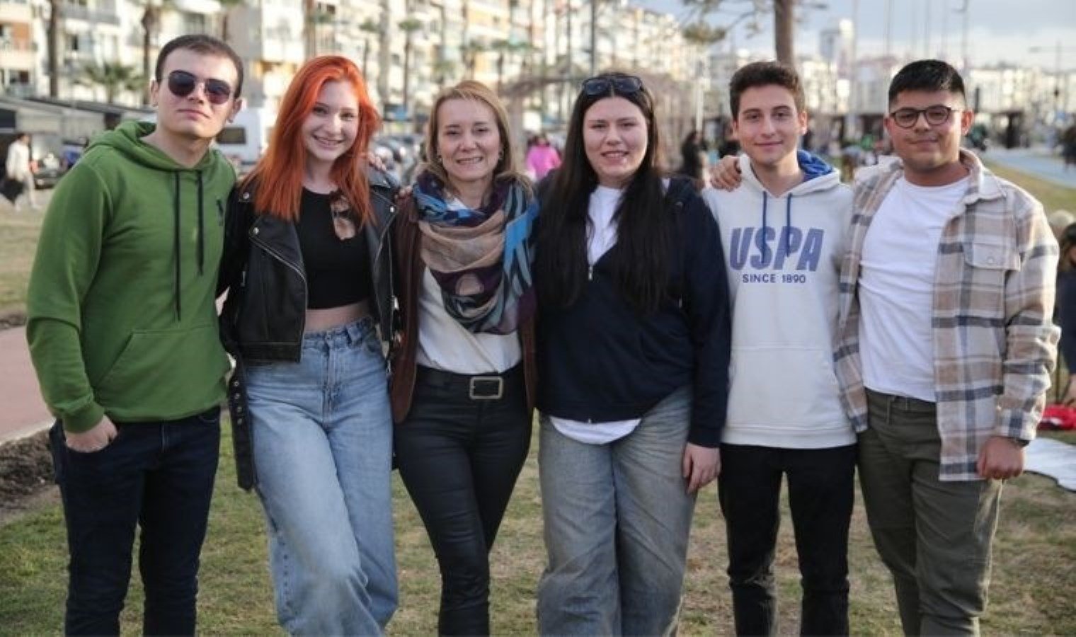 izmirde-19-mayis-coskusu-jMSHigyg.jpg