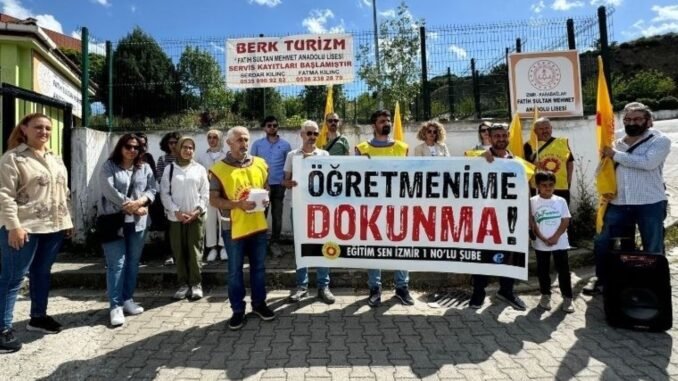 izmirde-ogretmene-yonelik-siddet-protesto-edildi-8N3mljMe.jpg