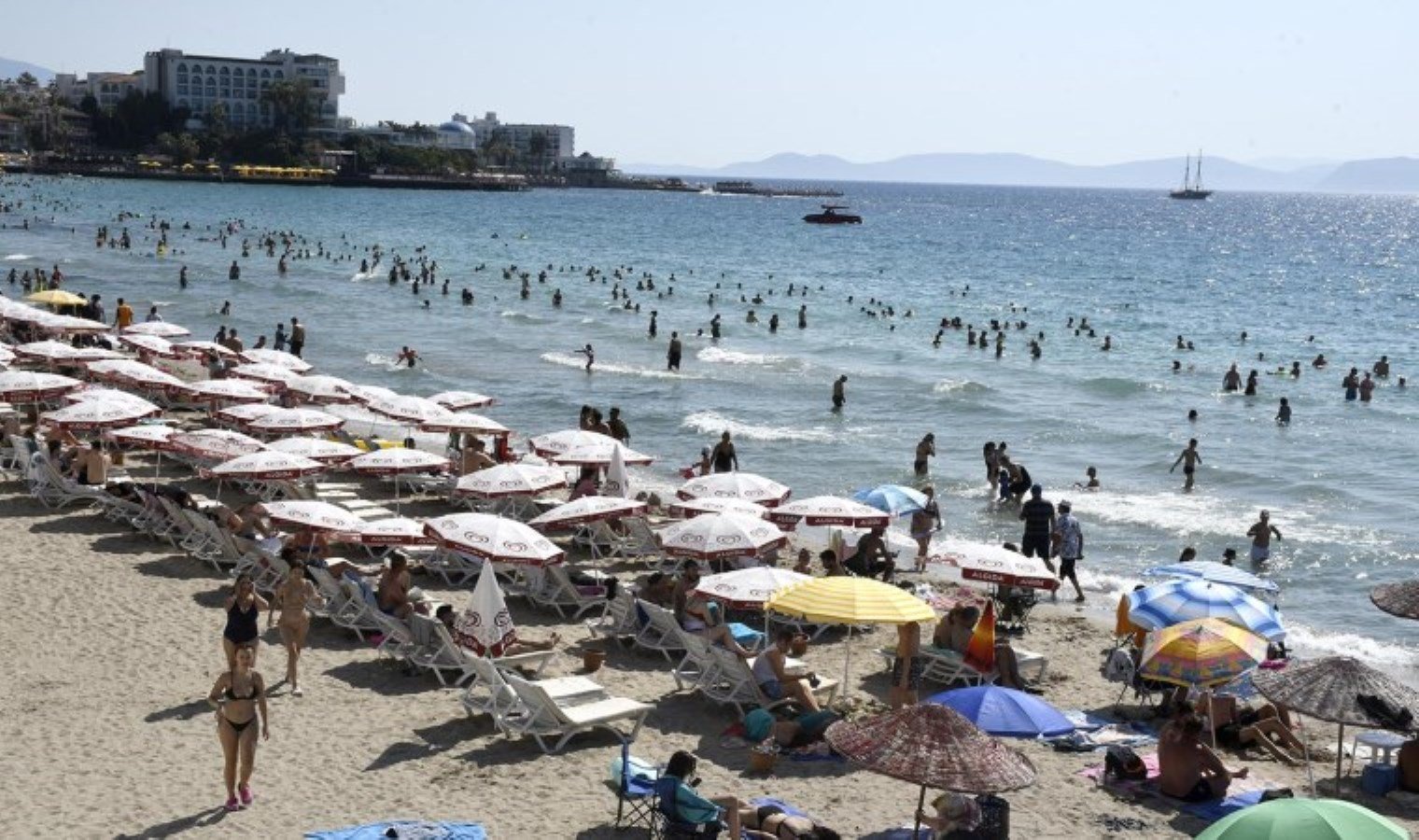 kusadasi-plajlari-10-yilligina-kusadasi-belediyesine-devredildi-ZvNk2Cmp.jpg