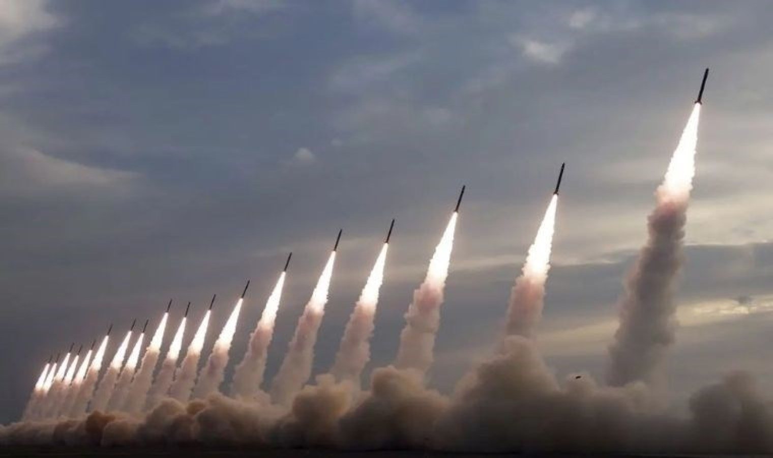 kuzey-korenin-fuze-tatbikati-ve-kim-jong-unun-aciklamalari-p45K5l5Y.jpg