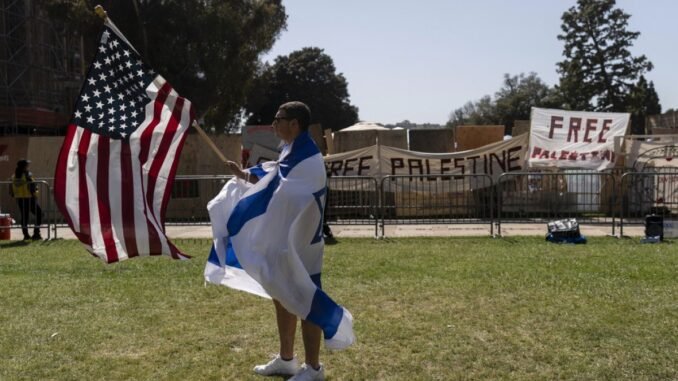 los-angeles-kampusunde-filistin-yanlisi-ve-israil-yanlisi-protestocular-arasinda-catismalar-cikti-ii1jPXuW.jpg