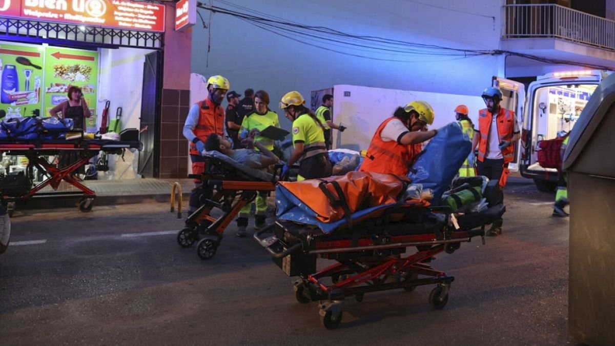 mallorca-sahilindeki-bina-coktu-en-az-dort-kisi-oldu-16-kisi-yaralandi-OmKBZ8iR.jpg