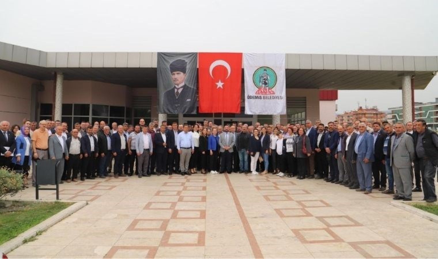 odemis-belediye-baskani-mustafa-turan-muhtarlarla-bulustu-Uj4tlbyq.jpg