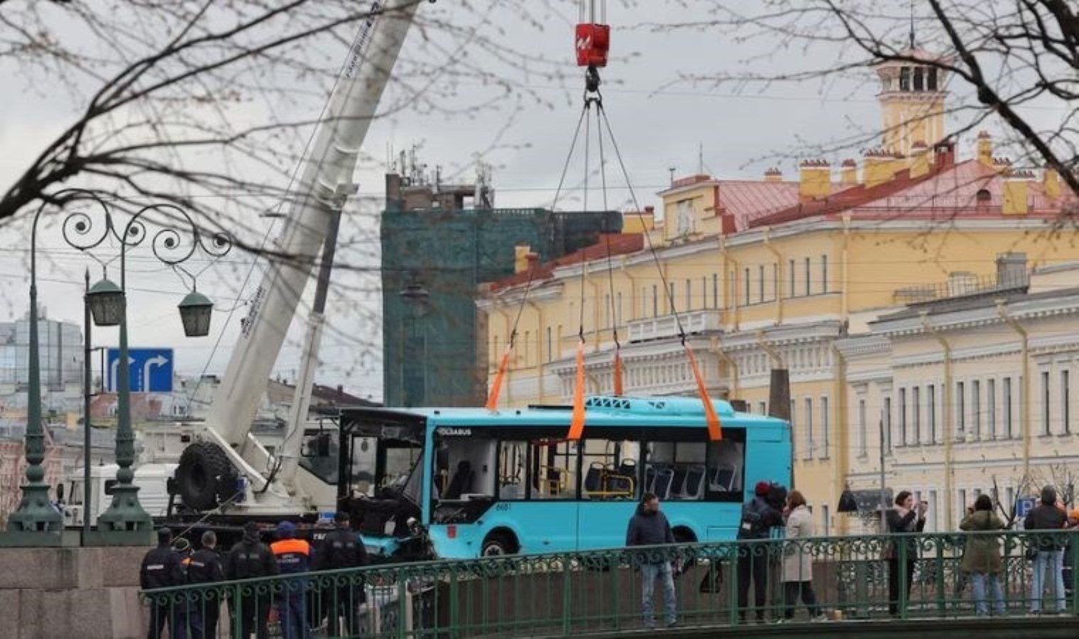 rusyada-petersburgda-otobus-kazasi-gjYhIycW.jpg